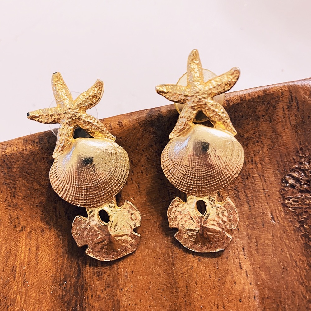 Vintage Shell Earrings - Single pair only - Picture 2 of 5